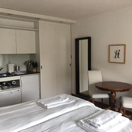 Charming In The Old Town - Uz3 * Curych